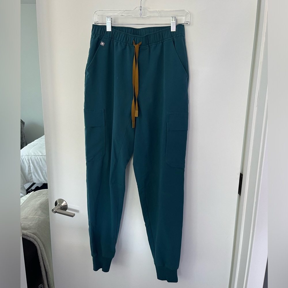 Mens Small Figs scrubs. Green?